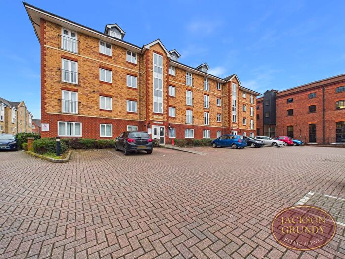 2 Bedroom Flat For Sale In Henry Bird Way, Southbridge, NN4