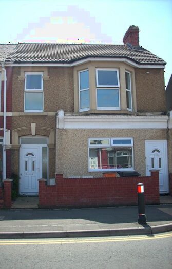 2 Bedroom Maisonette To Rent In Ferndale Road, Swindon, SN2
