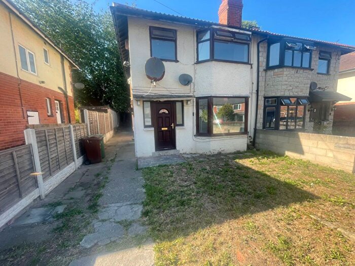 3 Bedroom Semi-Detached House To Rent In Moorfield Road, Leeds, LS12