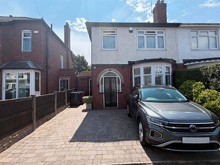 3 Bedroom Semi Detached House For Sale In Oak Barn Road, Halesowen, B62