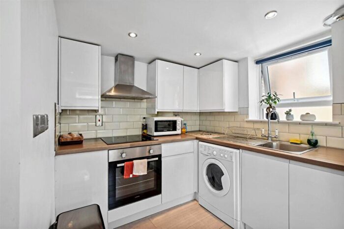 Apartment To Rent In Sandringham Road, London, E8