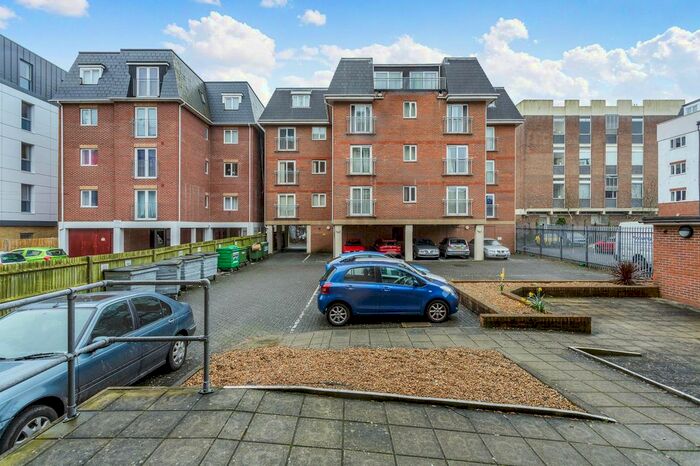 2 Bedroom Flat To Rent In Vectis Way, Cosham, Portsmouth PO6