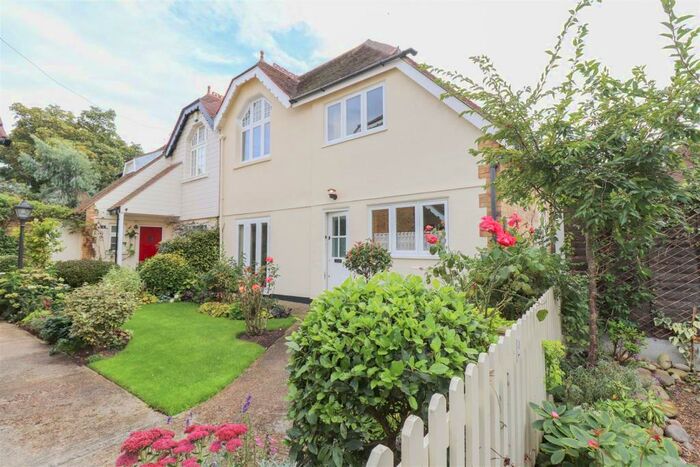 2 Bedroom Semi-Detached House To Rent In Albert Mews, Milton Road, Westcliff-On-Sea, SS0
