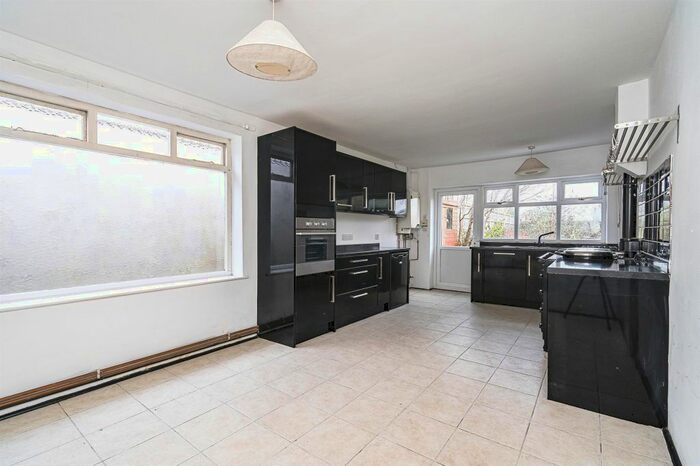 2 Bedroom Detached Bungalow For Sale In Stourbridge Road, Dudley, DY1