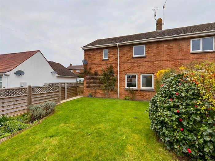 3 Bedroom Semi-Detached House For Sale In Cornmeadow Green, Worcester, Worcestershire, WR3