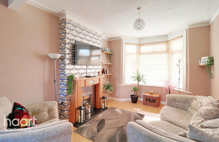 3 Bedroom End Of Terrace House For Sale In Carlton Road, London, N11