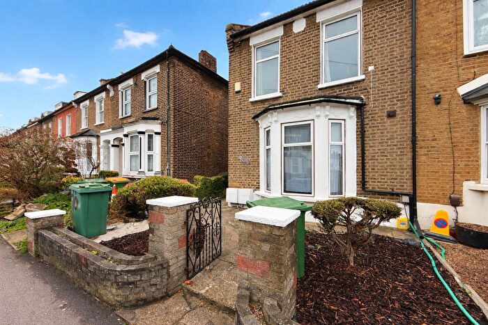 2 Bedroom Flat To Rent In Sebert Road, Forest Gate, E7