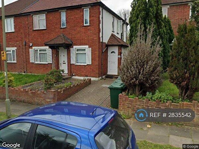 2 Bedroom Maisonette To Rent In Huntly Drive, London, N3