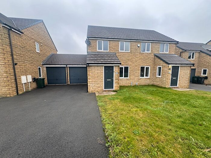 3 Bedroom Semi Detached House To Rent In Northside Road, Bradford, BD7