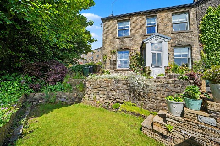 3 Bedroom Cottage For Sale In Ray Gate, Mount, Huddersfield, HD3