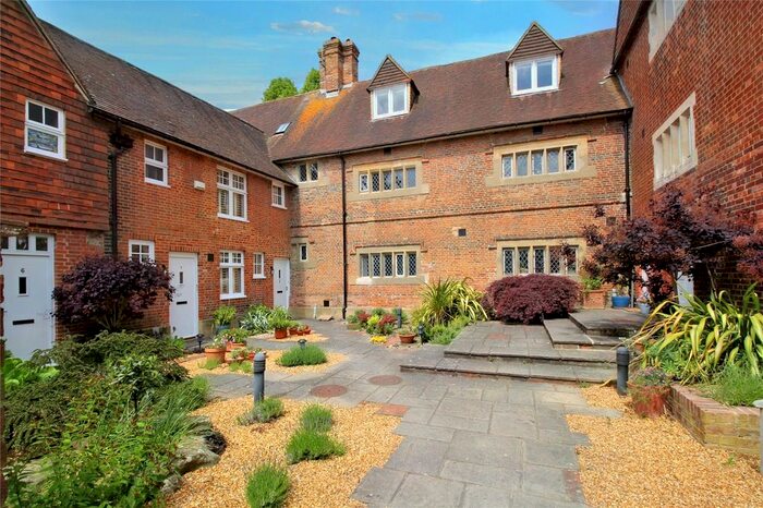 2 Bedroom Flat To Rent In John Eggars Square, Anstey Road, Alton, Hampshire, GU34