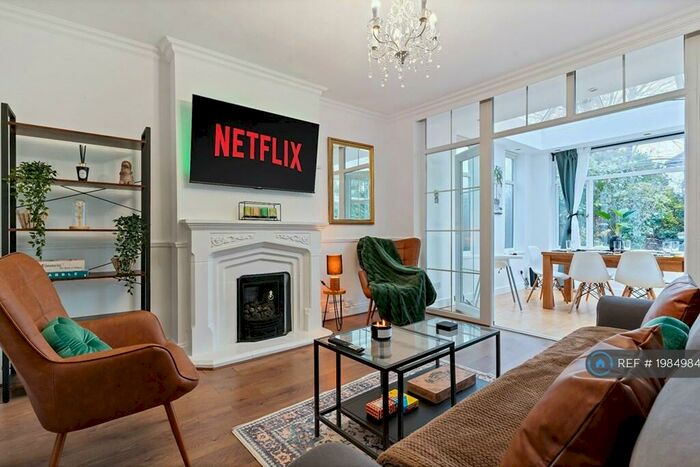 5 Bedroom Detached House To Rent In Hazelhurst Road, Birmingham, B36