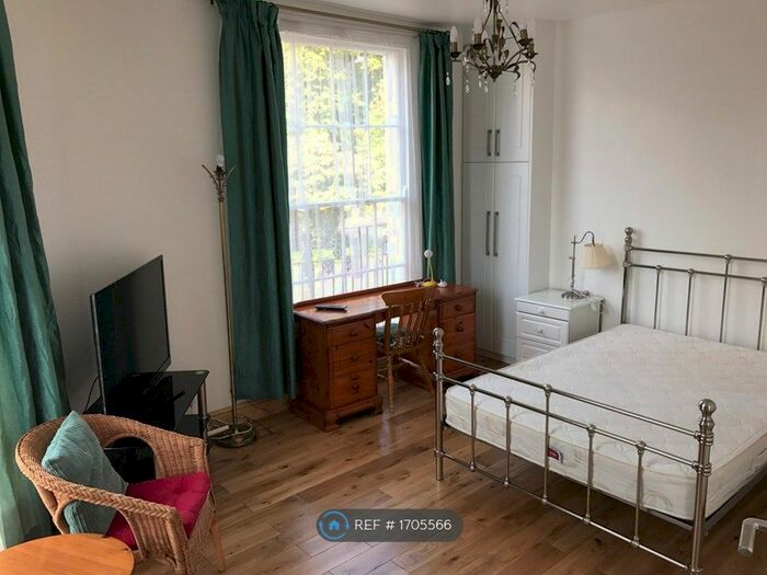 3 Bedroom Maisonette To Rent In Caledonian Road, London, N1