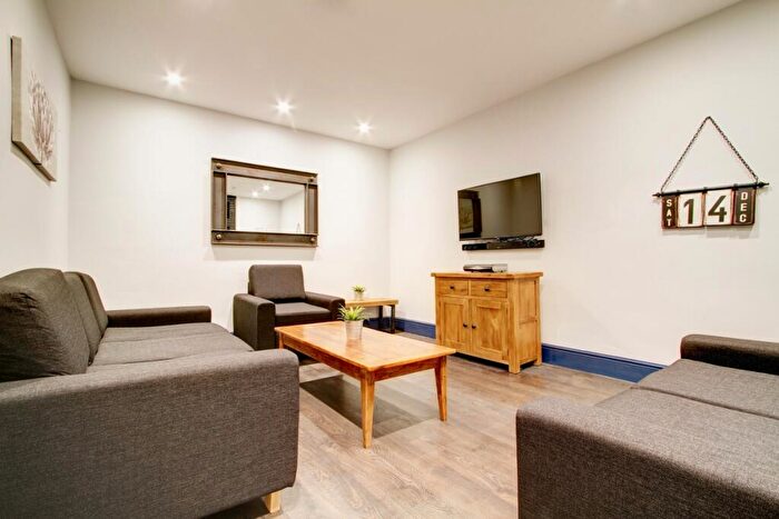 6 Bedroom Terraced House To Rent In Hyde Park Road, Leeds, LS6