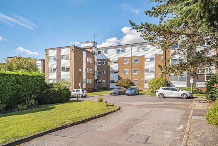 2 Bedroom Flat For Sale In Maplin Close, Winchmore Hill, N21