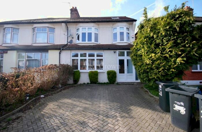 5 Bedroom Property To Rent In Sittingbourne Avenue, Enfield EN1