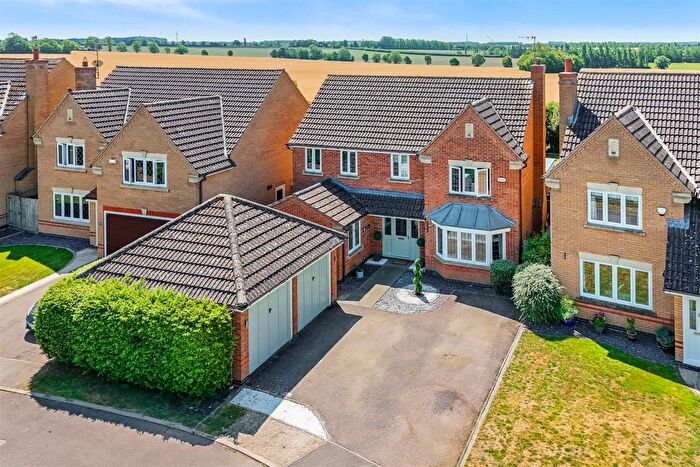 4 Bedroom Detached House For Sale In Yarrow Close, Rushden, NN10