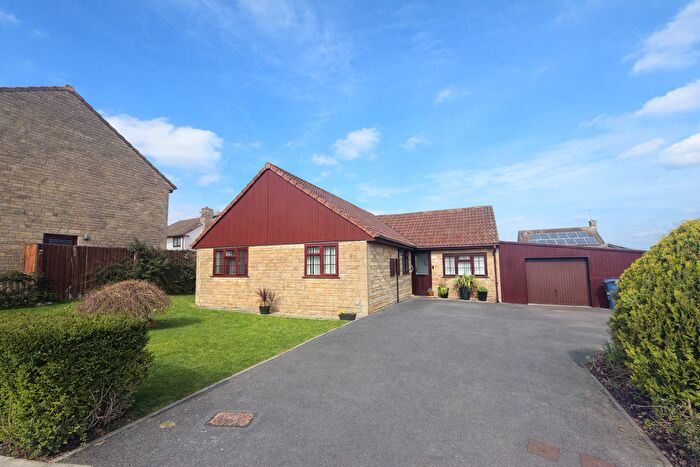 3 Bedroom Bungalow For Sale In Davenant Close, Gillingham, SP8