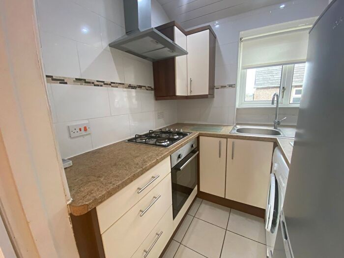 3 Bedroom Flat To Rent In Kilchattan Drive, Glasgow, G44