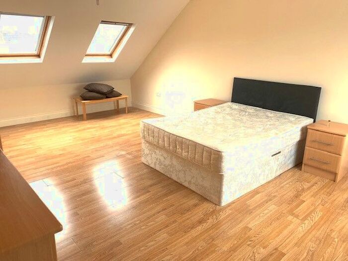 3 Bedroom Flat To Rent In Bulstrode Avenue, Hounslow, TW3