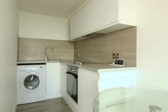 Studio To Rent In Buckingham Place - Modern, BN1