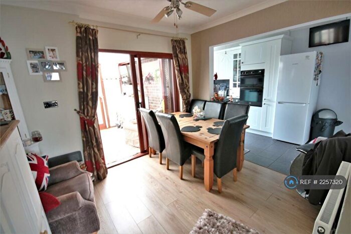 3 Bedroom Terraced House To Rent In Common Road, Slough, SL3