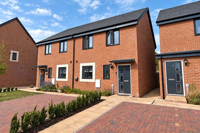 3 Bedroom Semi-Detached House For Sale In Readers End, Frome, BA11
