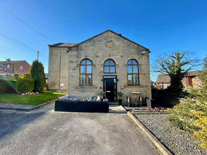 3 Bedroom Town House To Rent In Club Lane, Rodley, LS13