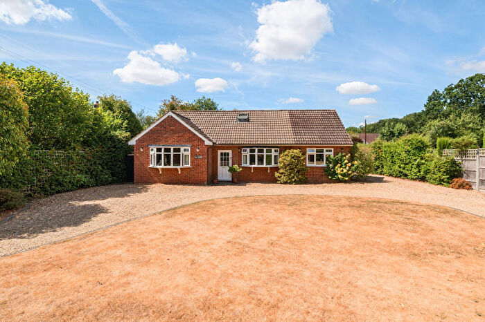 3 Bedroom Detached House For Sale In Roestock Lane, St. Albans, AL4