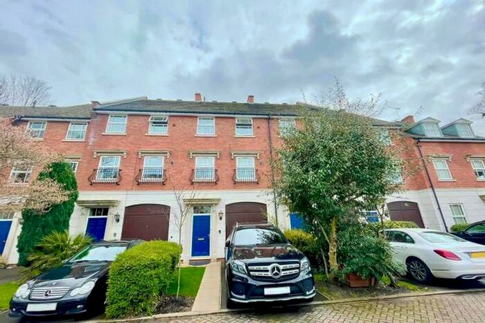 4 Bedroom Town House To Rent In Courtland Close, Birmingham, B5