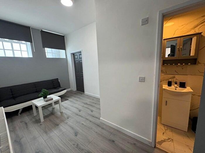 1 Bedroom Flat To Rent In High Street, Edgware, HA8