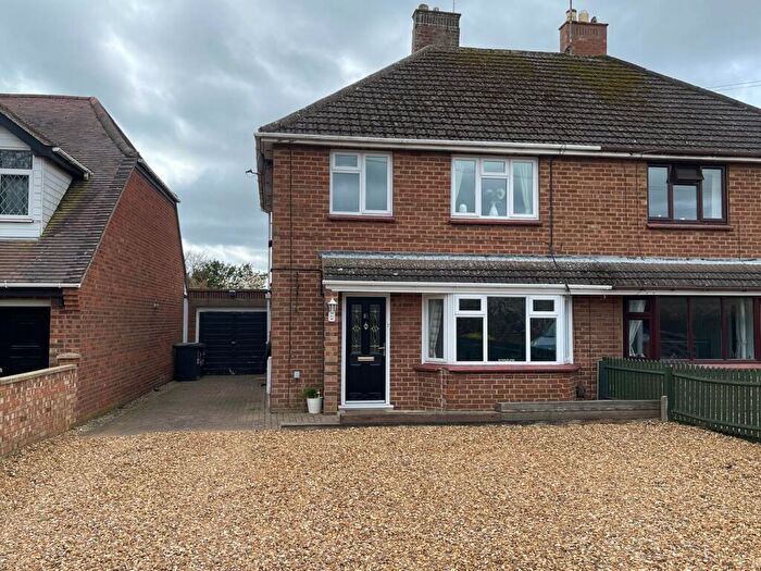 3 Bedroom Semi Detached House For Sale In Midland Road, Raunds, Wellingborough, NN9