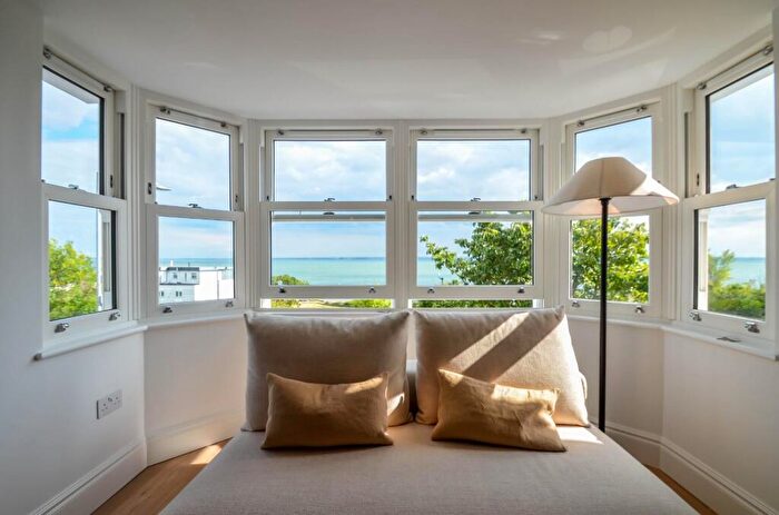 2 Bedroom Flat For Sale In The Ridgeway, Westcliff-On-Sea, SS0