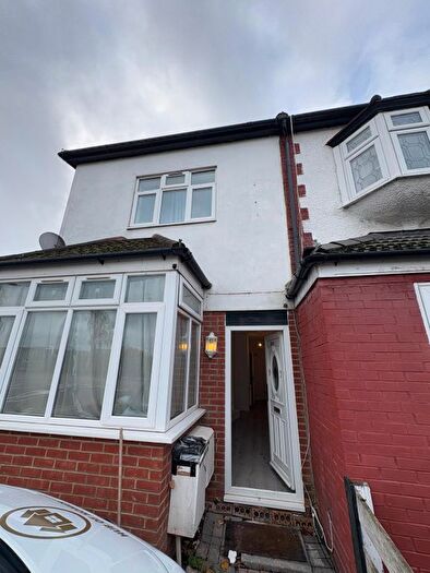2 Bedroom End Terrace House To Rent In Bed House To Let, IG1