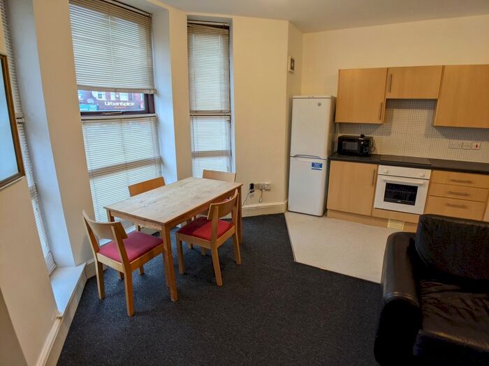 3 Bedroom Flat To Rent In Bedroom &# Fl, -, Hathersage Road, Manchester, M13