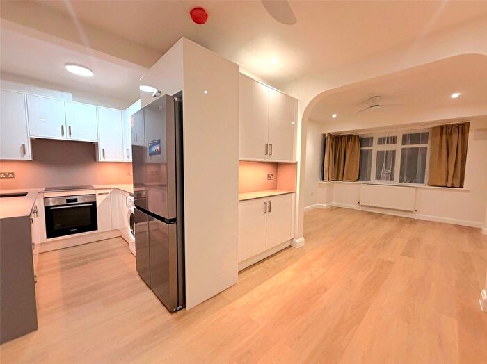 3 Bedroom Terraced House To Rent In Cleveley Crescent, Ealing, W5