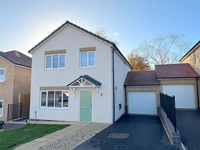 4 Bedroom Link Detached House For Sale In Broadweavers Close, Wincanton, Somerset, BA9