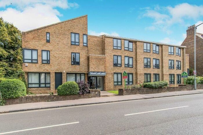 3 Bedroom Flat To Rent In Newton Road, Faversham, Kent, ME13