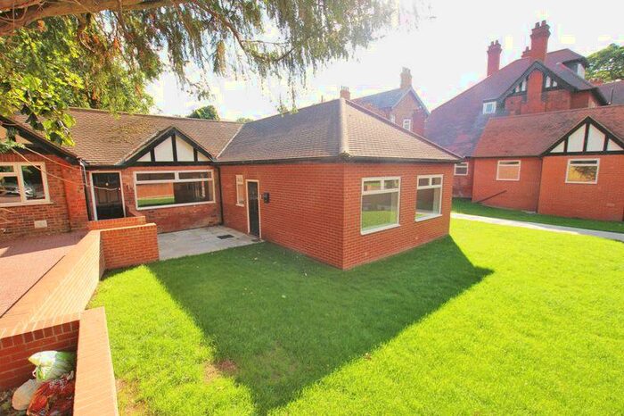 2 Bedroom Bungalow To Rent In The Lodge, Abbey Road, Grimsby, DN32