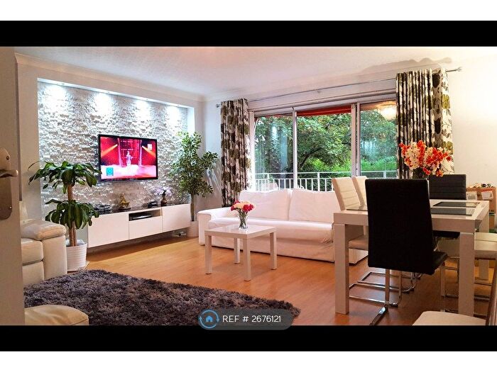 2 Bedroom Flat To Rent In Beckenham Grove, Bromley, BR2