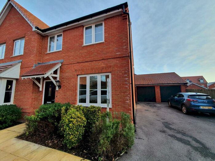3 Bedroom Semi-Detached House To Rent In Normandy Road, Fareham, PO14