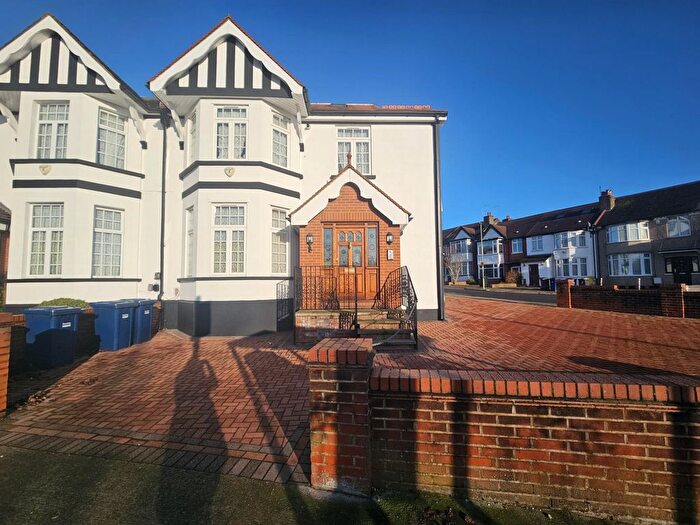 1 Bedroom Flat To Rent In Hale Lane, Mill Hill, NW7