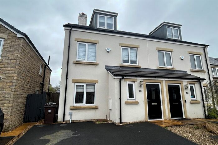 4 Bedroom Semi-Detached House To Rent In Blackbrook Drive, Chinley, High Peak, SK23