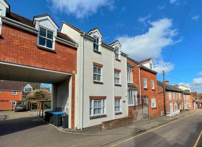 2 Bedroom Flat To Rent In Cavalier Court, Berkhamsted, HP4