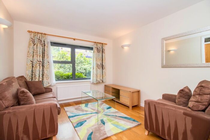 2 Bedroom Flat To Rent In Banbury Road, Oxford, OX2