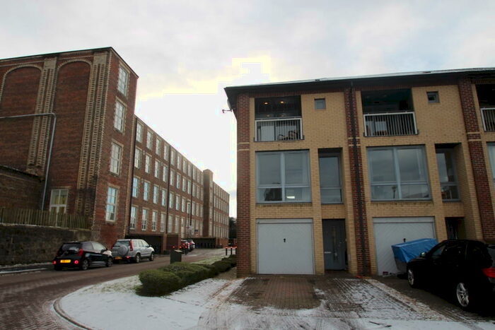 4 Bedroom House To Rent In Woolcarder's Court, FK7