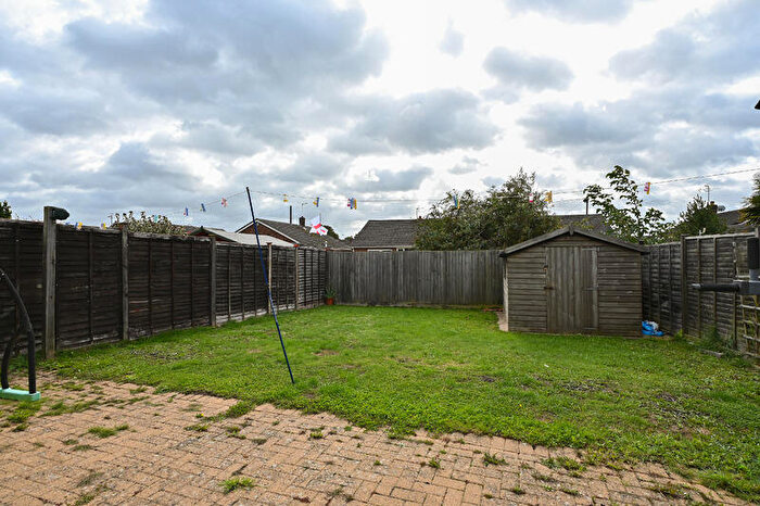 2 Bedroom Bungalow For Sale In Burton Road, Spalding, Lincolnshire, PE11