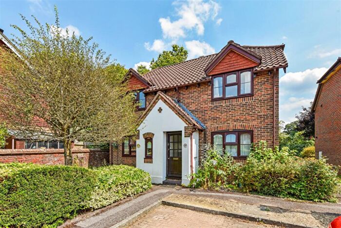 2 Bedroom Flat For Sale In Grenehurst Way, Petersfield, GU31