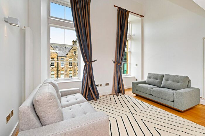 2 Bedroom Flat To Rent In Simpson Loan, Old Town, Edinburgh, EH3
