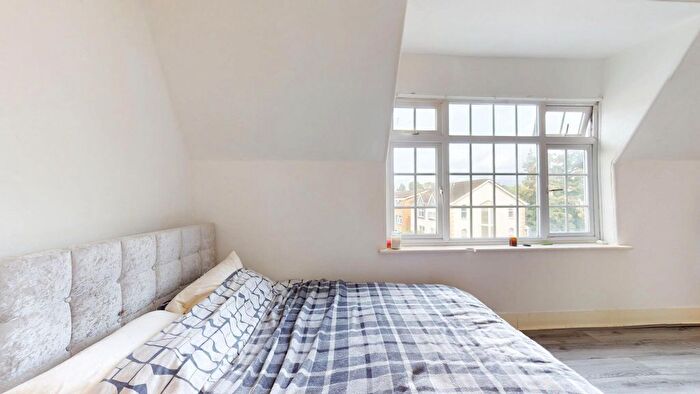 3 Bedroom Flat To Rent In London Road, Isleworth, TW7
